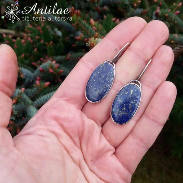 Klasyczne kolczyki z lapis lazuli, antilae