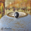 Malutki pierścionek z fasetowanym granatem, srebro, antilae