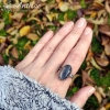 Delikatny pierścionek z czarnym kamieniem słonecznym